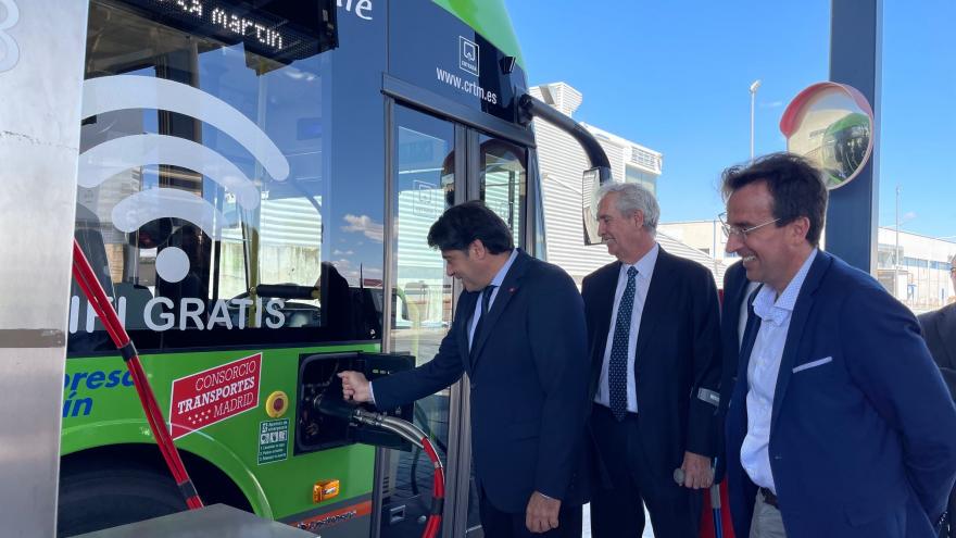 Texto Alternativo: La Comunidad de Madrid incorpora 24 nuevos autobuses interurbanos propulsados por gas natural comprimido
