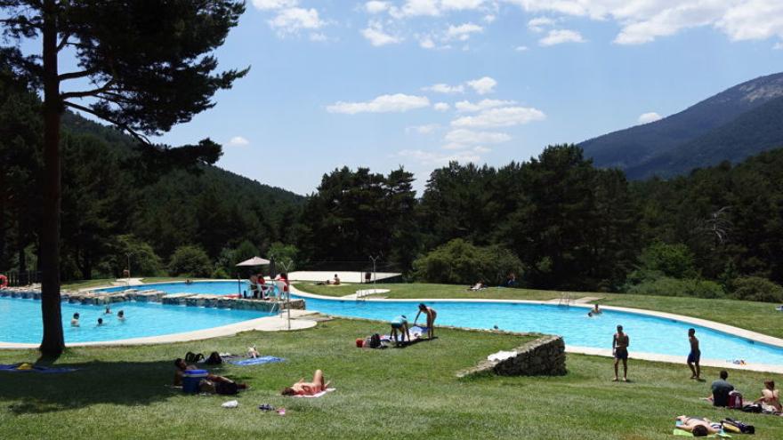 Texto Alternativo: La Comunidad de Madrid advierte de la necesidad de vigilar a los menores y extremar la precaución para evitar accidentes en las piscinas este verano