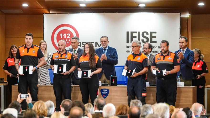 Texto Alternativo: La Comunidad de Madrid reconoce a los voluntarios de Protección Civil por su labor desempeñada durante la pandemia