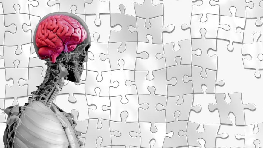 Texto Alternativo: Una neuróloga del Hospital 12 de Octubre muestra que una proteína inmunitaria del cerebro puede ralentizar el deterioro cerebral en la Enfermedad de Alzheimer
