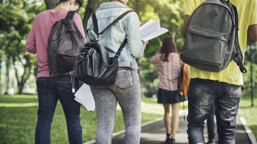 Texto Alternativo: La Comunidad de Madrid aprueba ayudas para 3.000 universitarios en situación económica desfavorecida