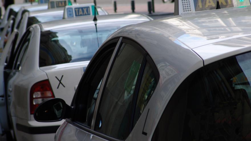 Texto Alternativo: La Comunidad de Madrid inicia la tramitación de los reglamentos del taxi y VTC para adaptarlos a la nueva movilidad