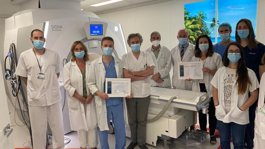 Texto Alternativo: El Hospital Clínico San Carlos, acreditado para el tratamiento del temblor esencial y asociado a Parkinson aplicando calor por ultrasonidos de alta intensidad