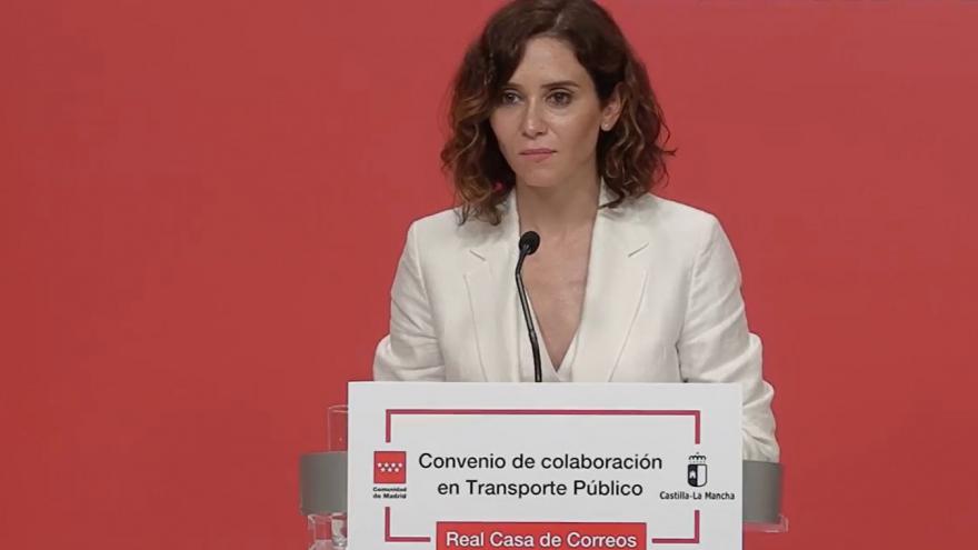 Texto Alternativo: Díaz Ayuso tras renovar con Castilla-La Mancha el convenio para el abono transporte: “Es un ejemplo de convivencia, el Gobierno de la Comunidad de Madrid afirma ser un gran país y hay que cohesionarlo”