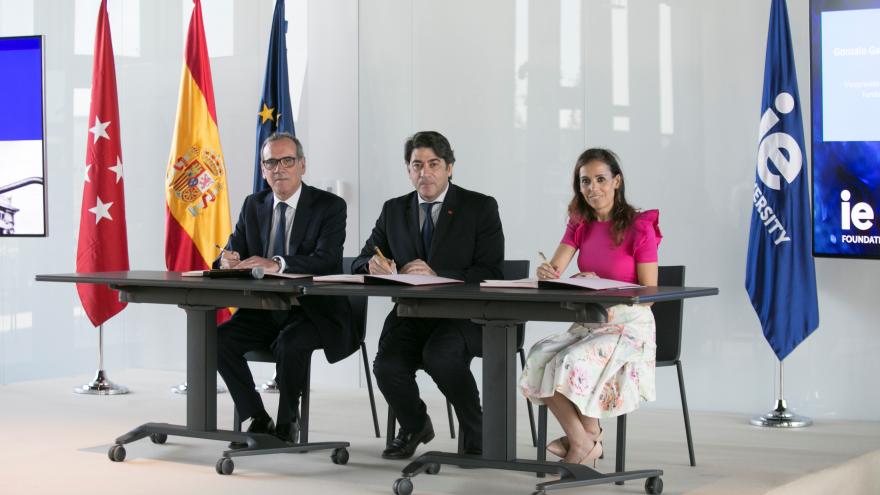 Texto Alternativo: La Comunidad de Madrid se une al IE University para avanzar en la innovación del sector ferroviario