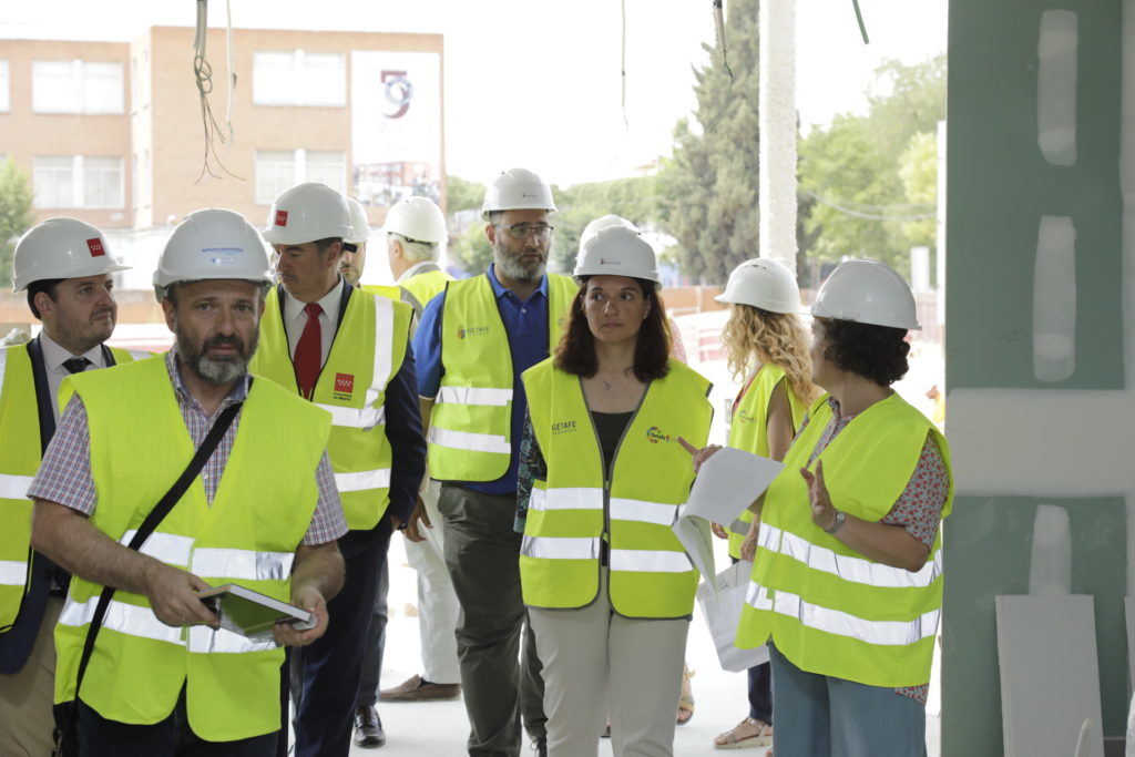 Texto Alternativo: Las obras del polideportivo de San Isidro avanzan al 80%