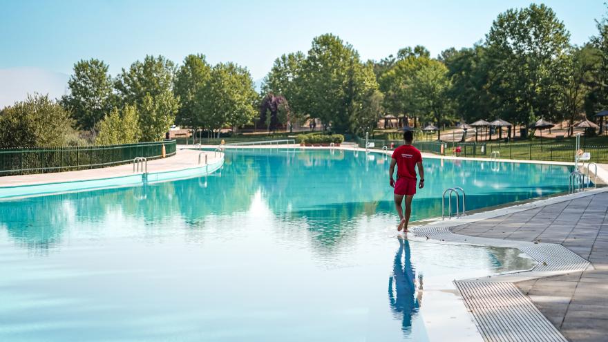 Texto Alternativo: La Comunidad de Madrid remodela la piscina de Riosequillo con capacidad para 2.000 personas