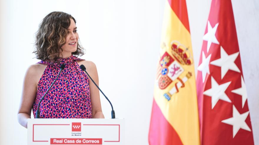 Texto Alternativo: Díaz Ayuso anuncia que la Escuela de Salamanca se incluirá por primera vez en el temario de Historia de Filosofía de 2º de Bachillerato