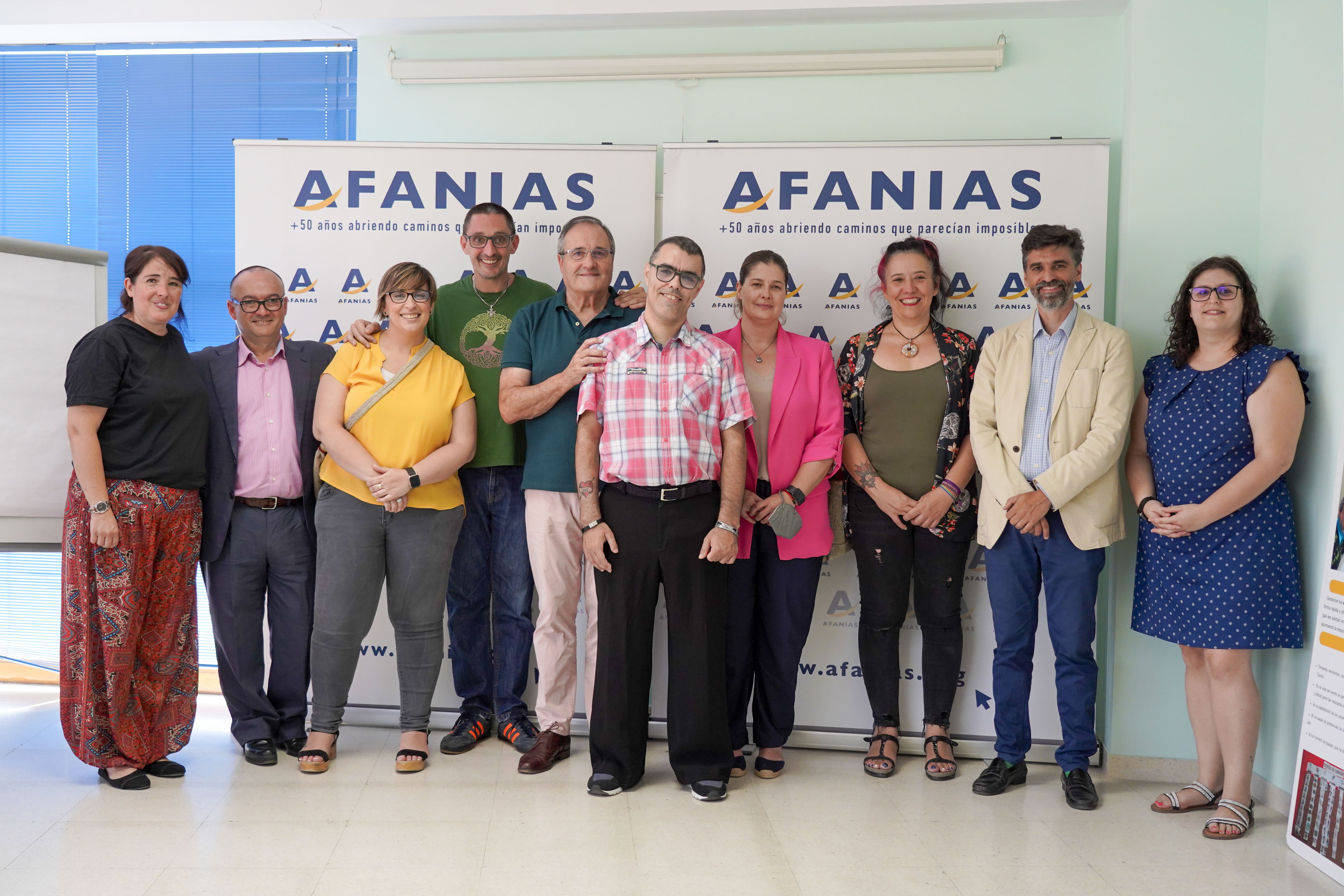 Texto Alternativo: La Alcaldesa visita la sede de la asociación Afanias en Móstoles