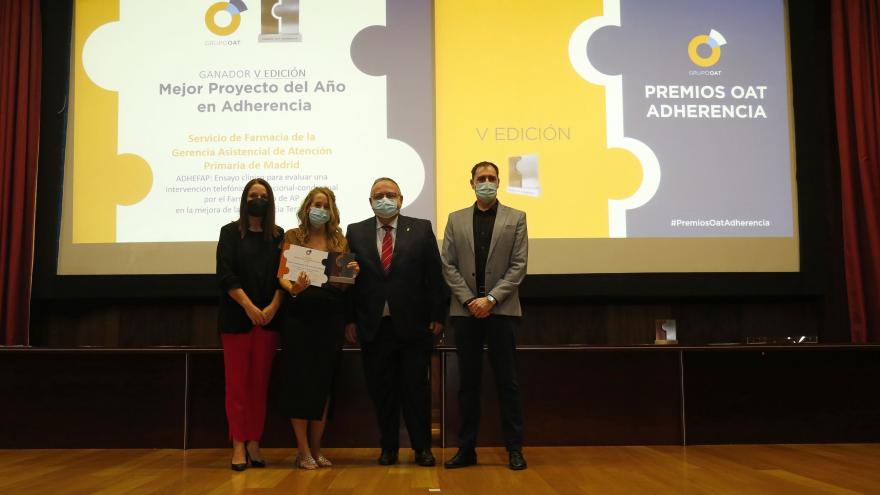 Texto Alternativo: Farmacia de Atención Primaria de la Comunidad recibe el premio al mejor proyecto de adherencia del año