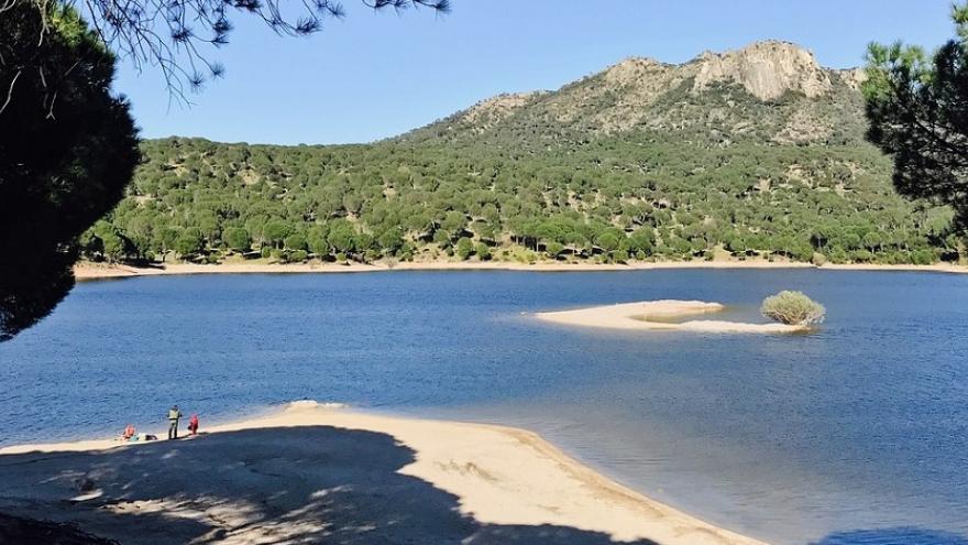 Texto Alternativo: La Comunidad de Madrid tiene el reconocimiento de la UE en cuatro zonas naturales aptas para el baño con agua de calidad y segura