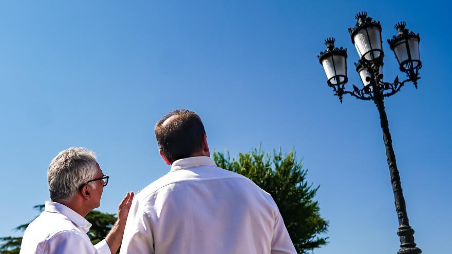 Texto Alternativo: La Comunidad de Madrid instala iluminación led en el 100% de las calles de Los Molinos para conseguir un alumbrado público sostenible