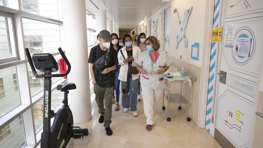 Texto Alternativo: Alumnos colombianos de Ciencias de la Salud visitan el Hospital Gregorio Marañón