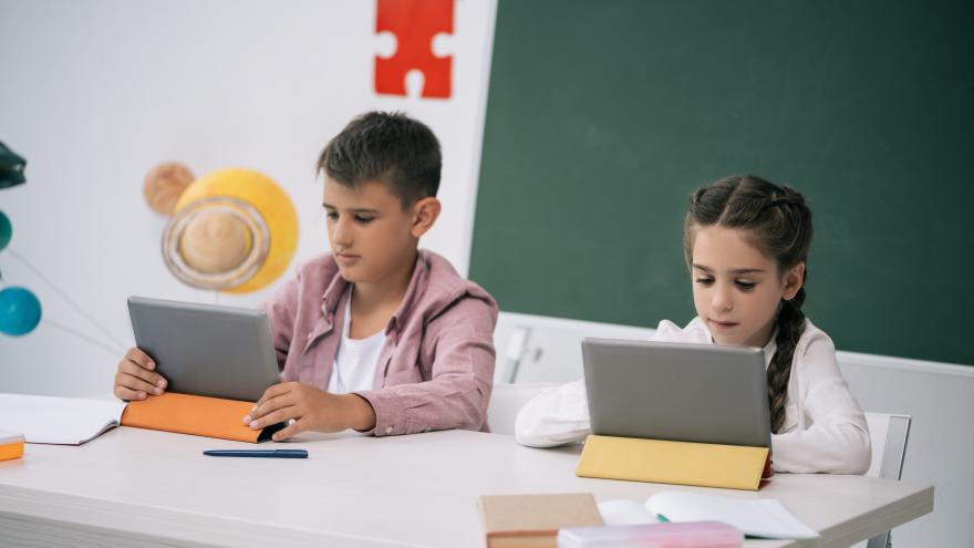 Texto Alternativo: La Comunidad de Madrid amplía el programa educativo DigiCraft a 45 nuevos colegios públicos y 8.000 nuevos estudiantes para este curso