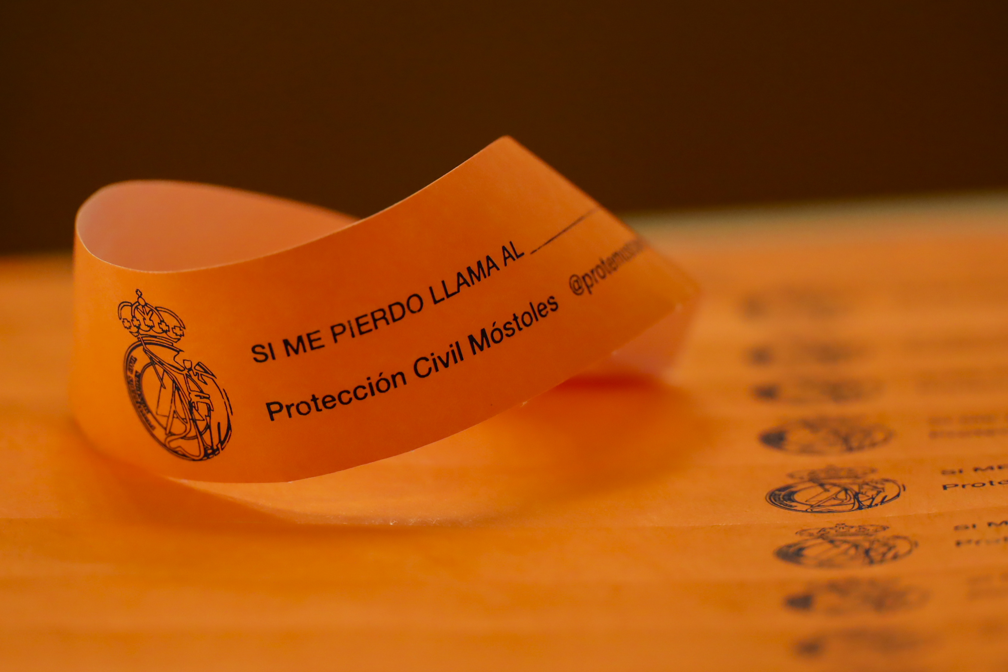 Texto Alternativo: Protección Civil de Móstoles repartirá pulseras identificativas para los niños y niñas durante las fiestas