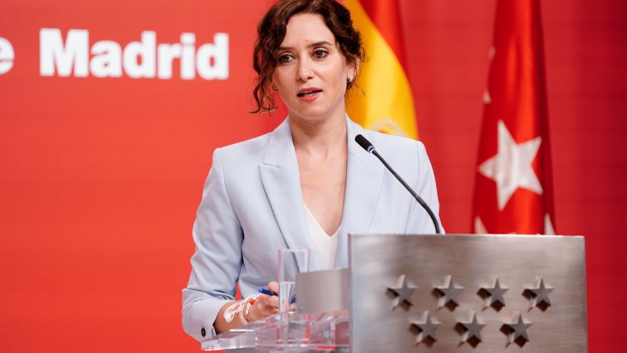Texto Alternativo: Díaz Ayuso anuncia la incorporación de 1.266 nuevos docentes a centros públicos y la continuidad de las 2.120 plazas que se crearon de refuerzo el curso pasado