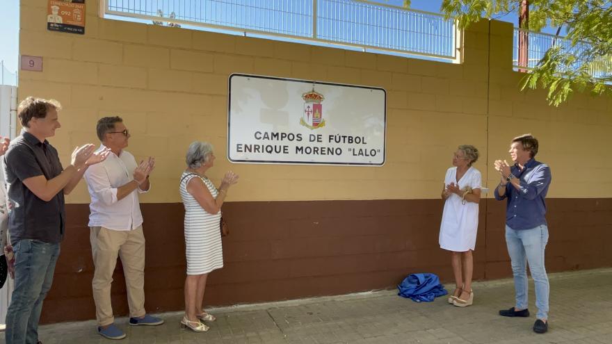 Texto Alternativo: La Comunidad de Madrid inaugura los campos de fútbol Enrique Moreno Lalo en Aranjuez, tras los trabajos de remodelación