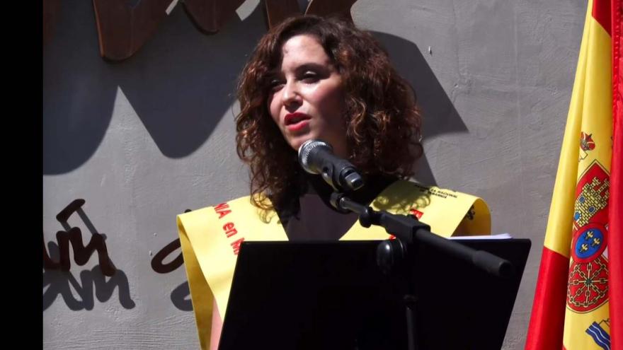 Texto Alternativo: Díaz Ayuso rechaza cualquier intento de cambio de modelo de Estado por la puerta de atrás: “Frente al autoritarismo, la libertad”