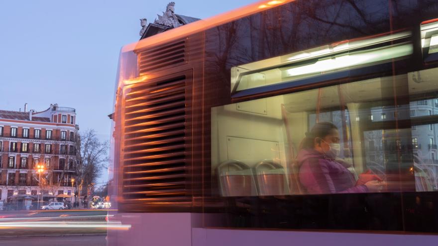 Texto Alternativo: La Comunidad de Madrid activa su servicio de paradas a demanda en líneas nocturnas de autobús para municipios que celebran sus fiestas patronales