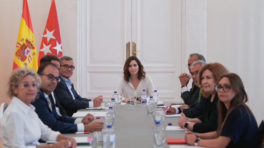Texto Alternativo: Díaz Ayuso aborda con la Federación de Municipios de Madrid asuntos de interés para las 179 localidades de la región