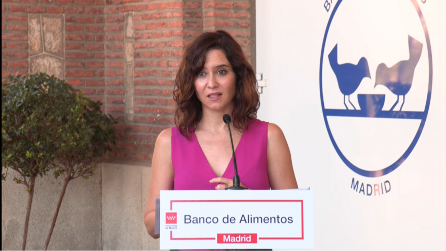 Texto Alternativo: Díaz Ayuso llama a colaborar por la caída de donaciones al Banco de Alimentos e insiste en el bajar gasto público ante el debate de topes de precios
