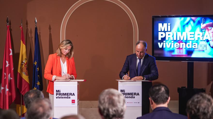 Texto Alternativo: La Comunidad de Madrid firma un convenio con tres entidades bancarias para facilitar la concesión de hipotecas a jóvenes de la región