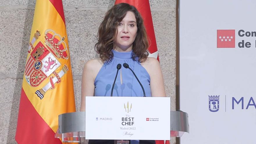 Texto Alternativo: Díaz Ayuso recibe a los mejores cocineros del mundo por la celebración en Madrid de los VI premios The Best Chef Awards