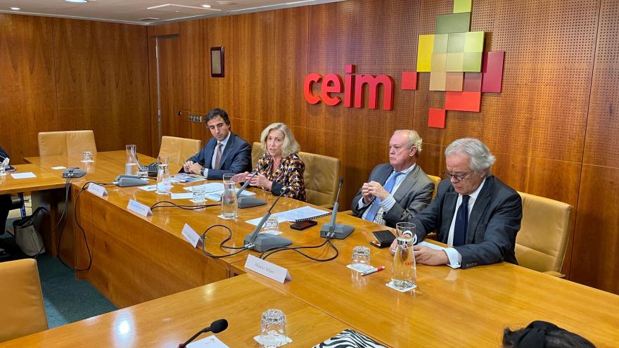 Texto Alternativo: La Comunidad de Madrid informa a CEIM del nuevo proyecto de Ley de Servicios Sociales, que mejora la calidad y la eficacia en la atención