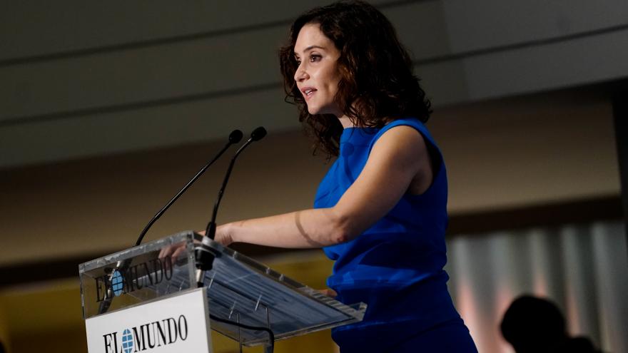 Texto Alternativo: Díaz Ayuso urge una estrategia común contra las adicciones y anuncia un refuerzo en los centros educativos para prevenir el consumo de drogas entre los jóvenes