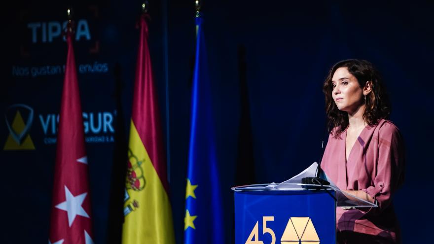 Texto Alternativo: Díaz Ayuso avanza un Plan de Talento Digital para formación en tecnología ante el déficit de profesionales especializados en el sector