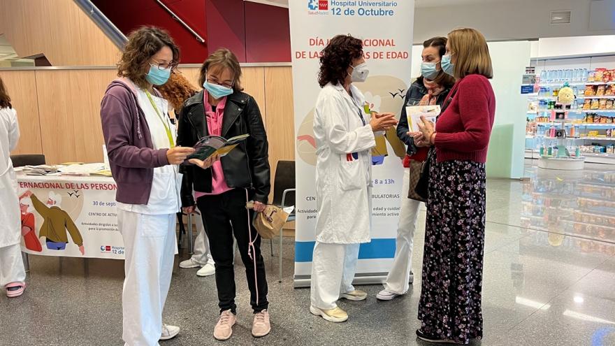 Texto Alternativo: El Hospital 12 de Octubre propone hábitos de vida saludable, deporte y actividades intelectuales para alcanzar un envejecimiento activo