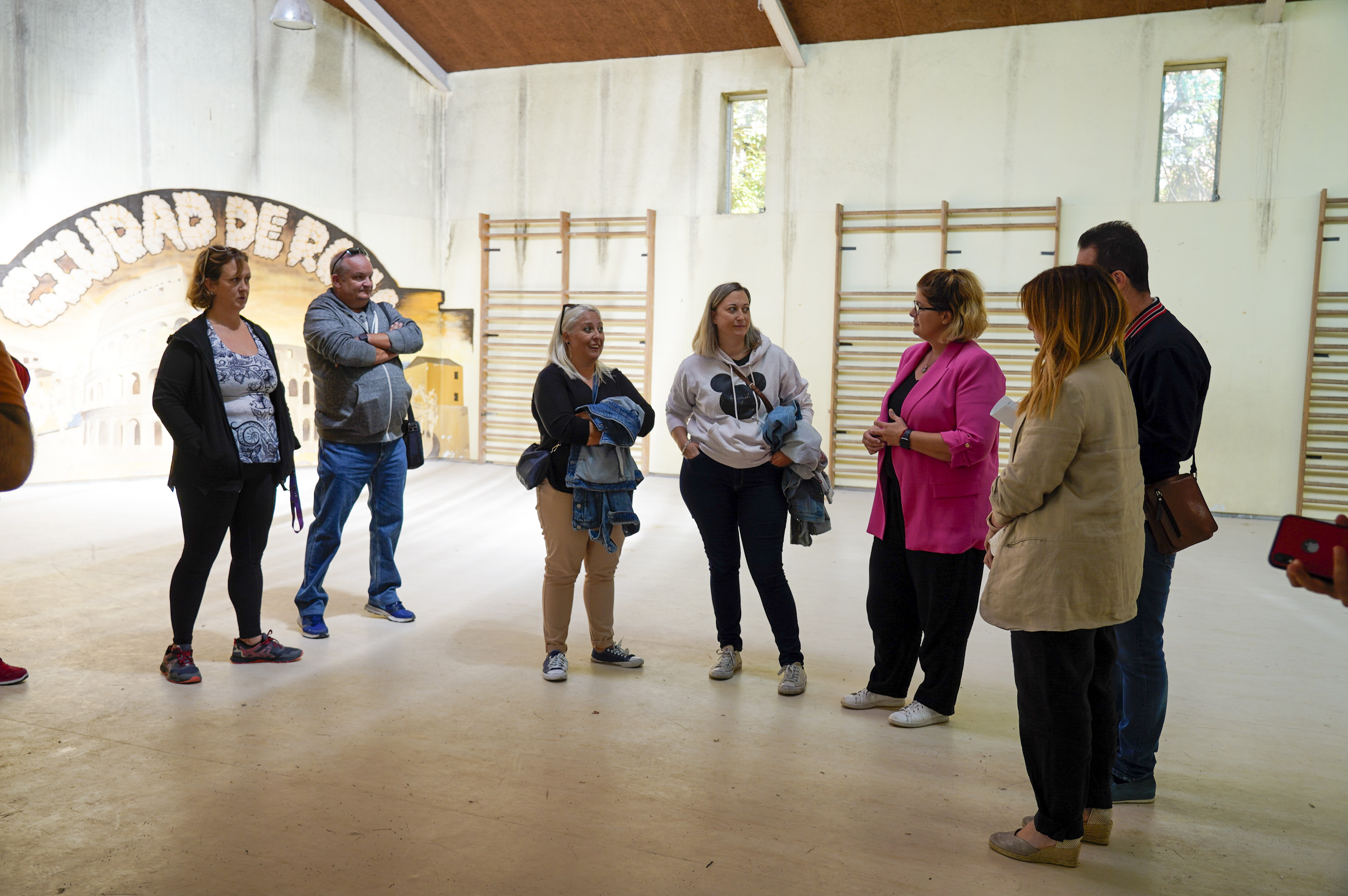 Texto Alternativo: La Alcaldesa reclama a la Comunidad de Madrid que acometa urgentemente las obras del pabellón deportivo que el CEIP Ciudad de Roma lleva años esperando