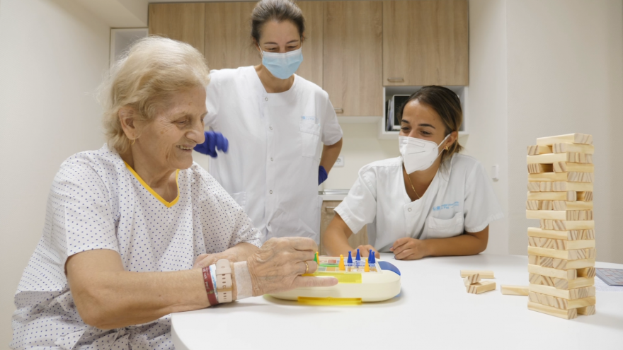 Texto Alternativo: El Hospital La Paz habilita una nueva sala para pacientes y familiares del Servicio de Geriatría
