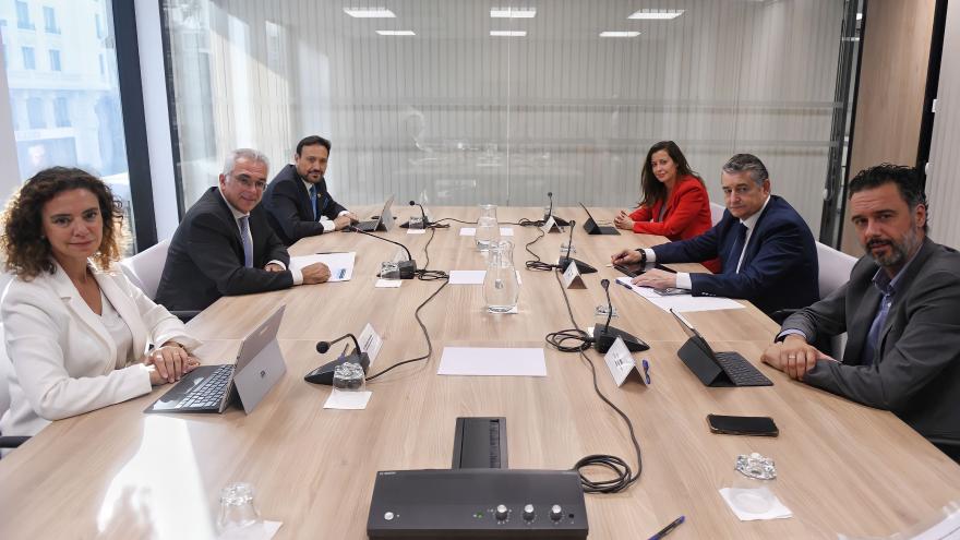 Texto Alternativo: La Comunidad de Madrid y Andalucía emprenderán  proyectos conjuntos de digitalización para contribuir al desarrollo tecnológico en sus regiones