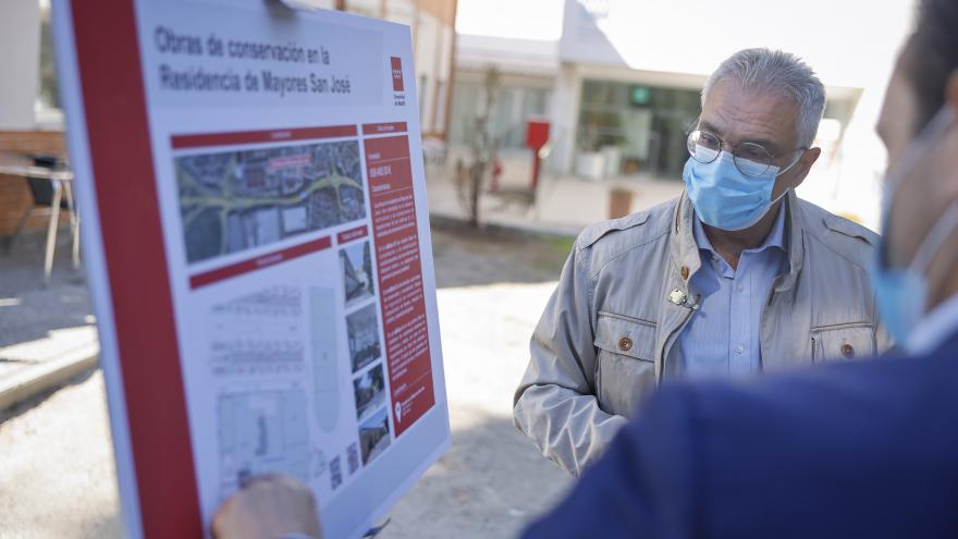 Texto Alternativo: La Comunidad de Madrid reforma tres edificios de la Residencia de Mayores San José en Usera, mejorando la accesibilidad y los servicios