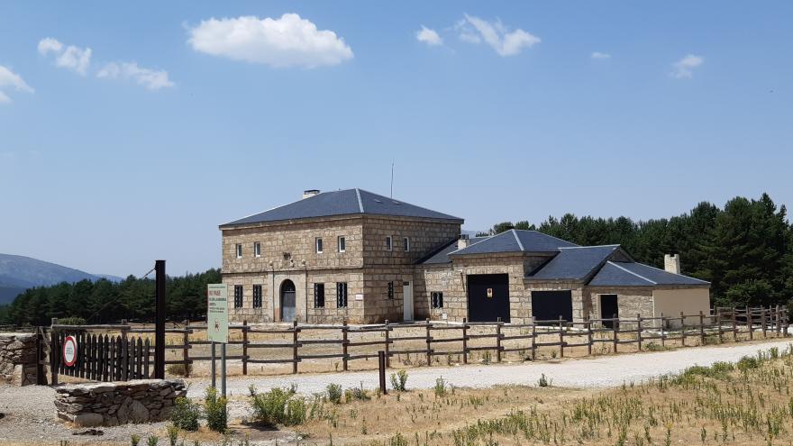 Texto Alternativo: La Comunidad de Madrid rehabilita y mejora la eficiencia energética del refugio juvenil del Puerto de la Morcuera