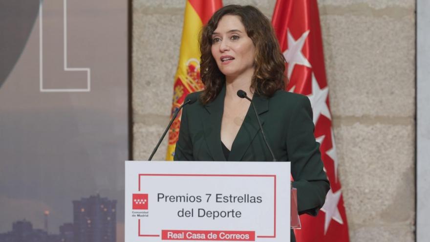 Texto Alternativo: Díaz Ayuso entrega los Premios Siete Estrellas del Deporte a Carlos Sainz Jr., Marcelo, Patricia García y Sara Martínez