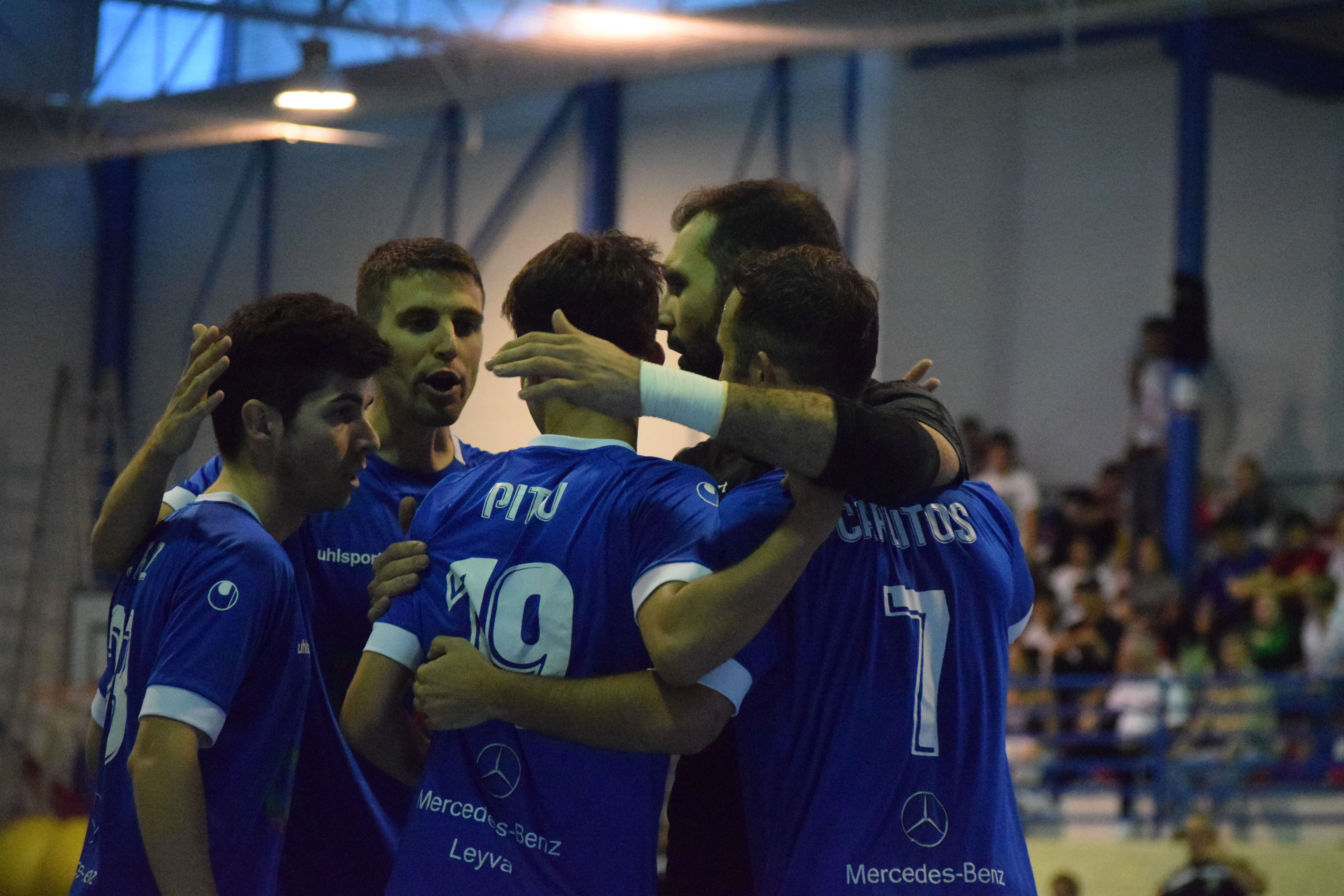 Texto Alternativo: El FS Móstoles colidera la clasificación de la Segunda División Nacional B de fútbol sala