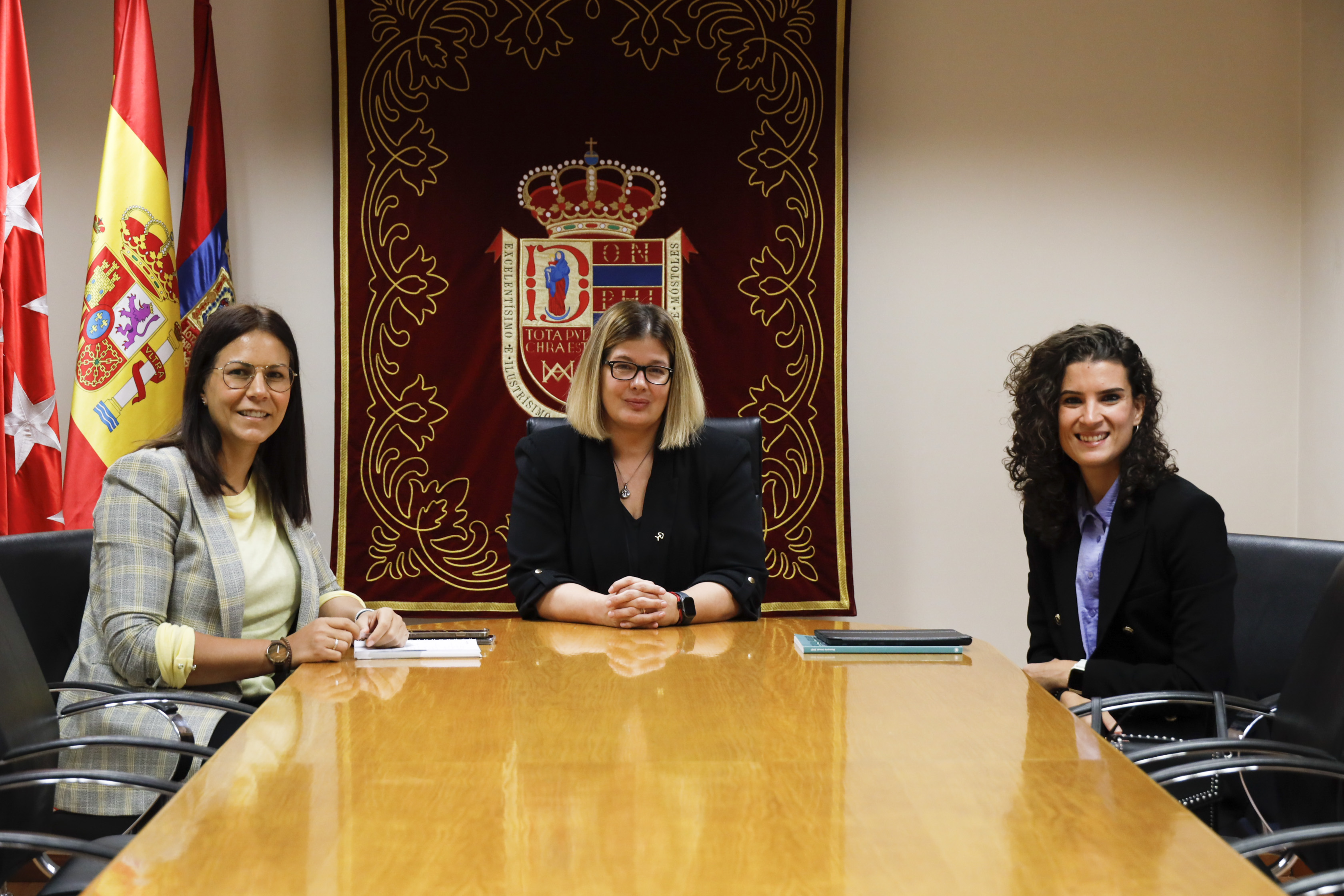 Texto Alternativo: La Alcaldesa se reúne con la responsable de Mercadona en la zona suroeste de Madrid