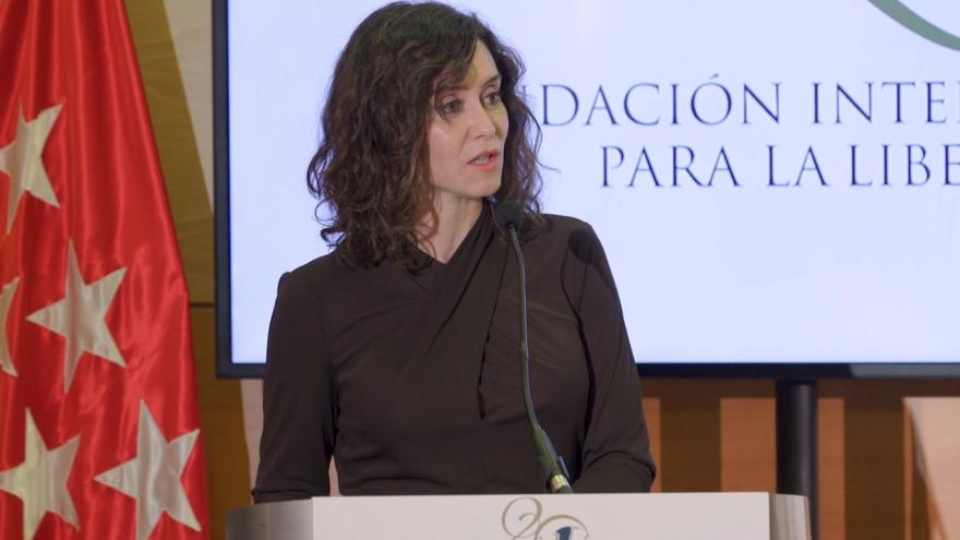 Texto Alternativo: Díaz Ayuso apela a la unión de las democracias liberales para hacer frente al “intervencionismo, la voracidad fiscal y a los enemigos de la libertad”