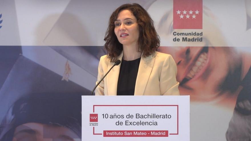 Texto Alternativo: Díaz Ayuso defiende el Bachillerato de Excelencia basado en el mérito, esfuerzo y trabajo frente a una educación “politizada”