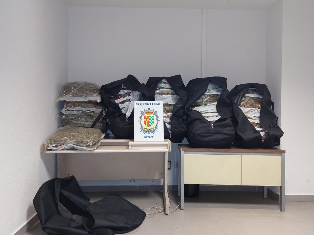 Texto Alternativo: Agentes de la Policía Local de Getafe incautan 60 kilos de marihuana tras una persecución