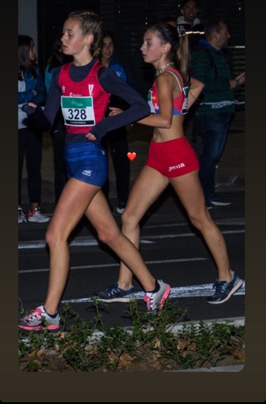 Texto Alternativo: La atleta Claudia Mer consigue el oro en la Espada Toledana