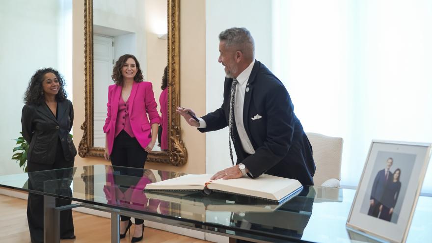 Texto Alternativo: Díaz Ayuso firma el Memorando de Entendimiento de Madrid y Miami como “ejemplo al mundo de apertura” frente a las “estrecheces y nacionalismos”