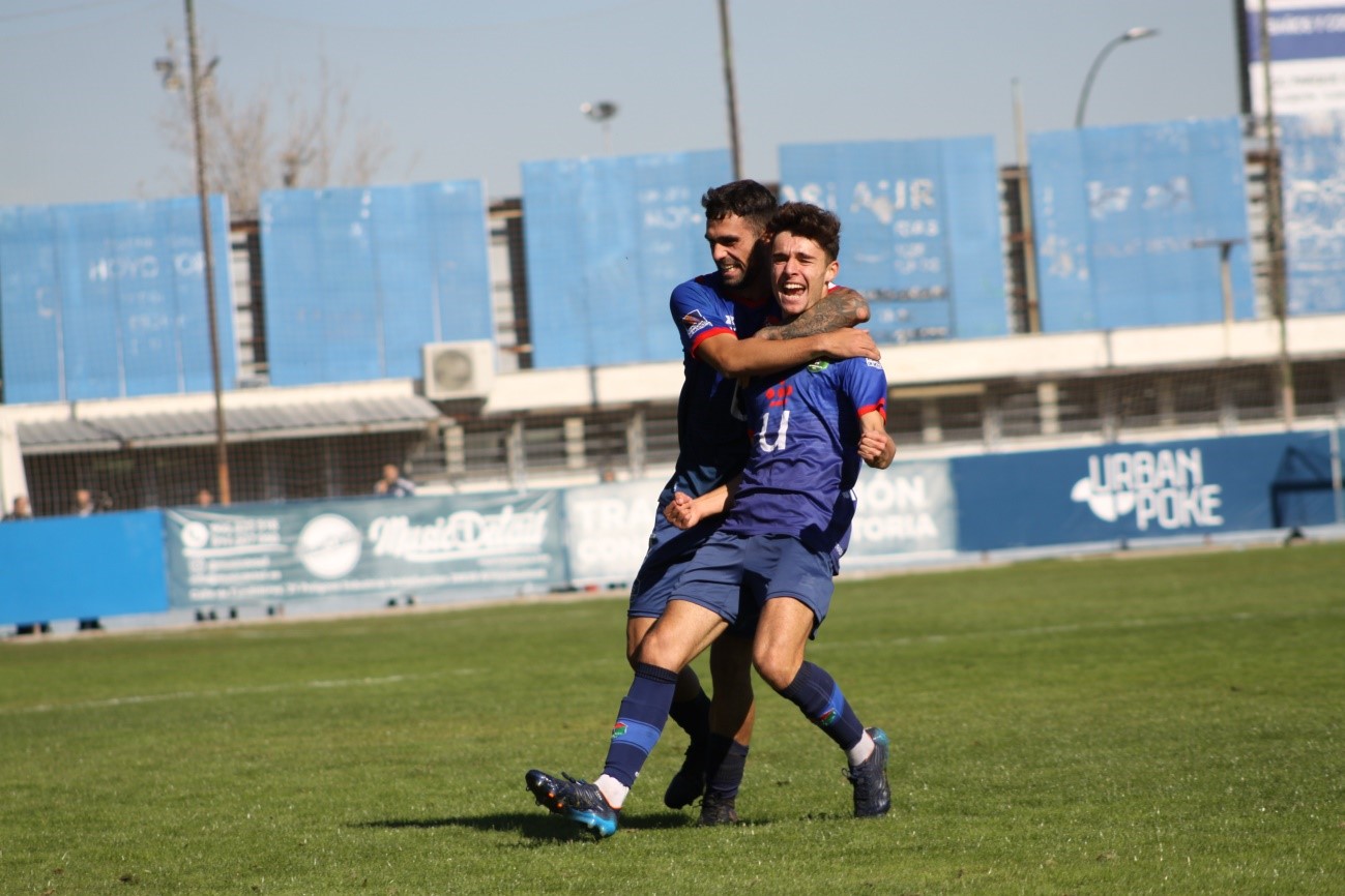 Texto Alternativo: El CD Móstoles vuelve a la senda de la victoria con una goleada ante el CD Canillas