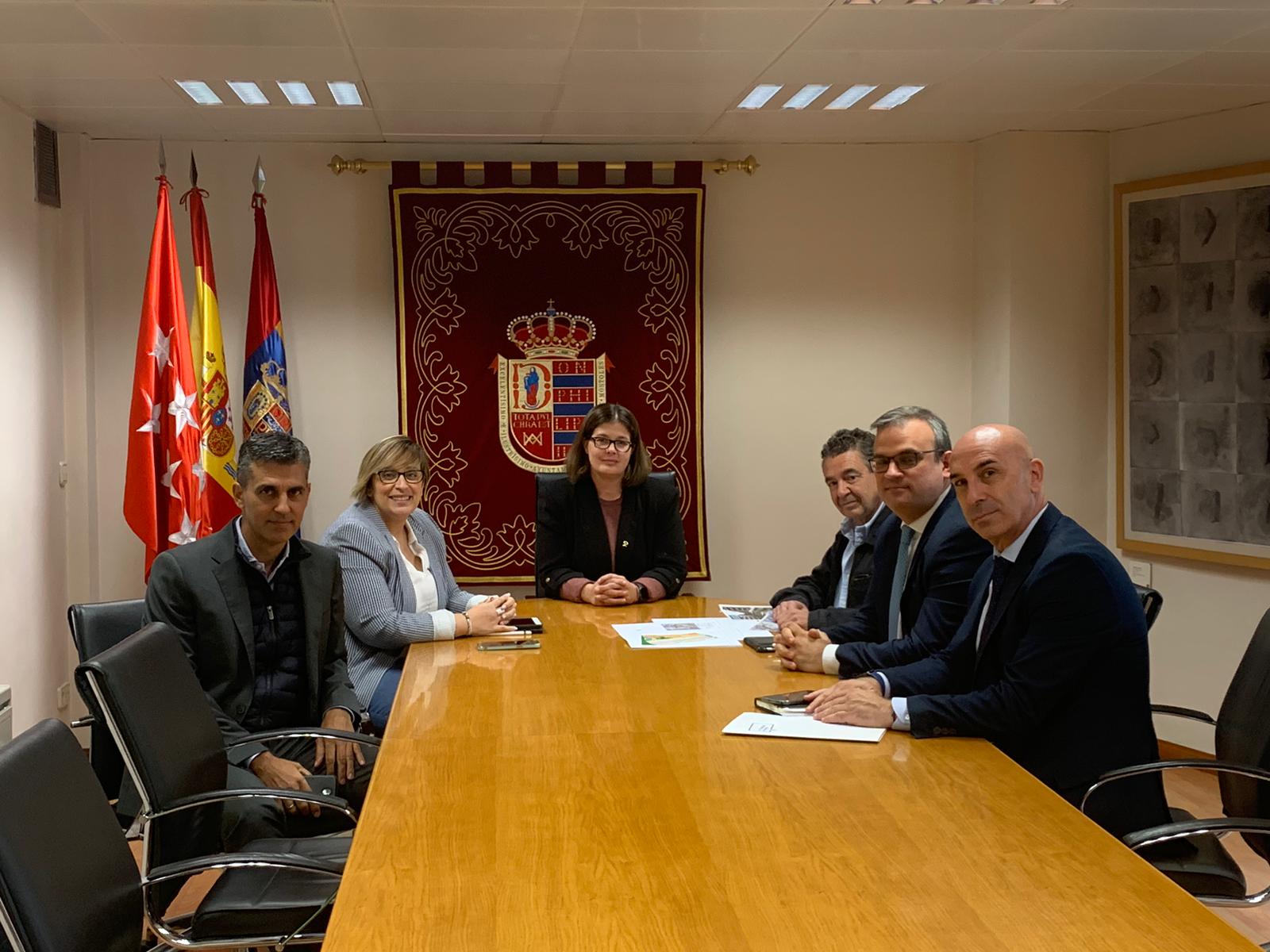 Texto Alternativo: La Alcaldesa recibe a Grupo Avintia, adjudicataria de uno de los complejos de mayores y convivencia intergeneracional proyectados en el municipio