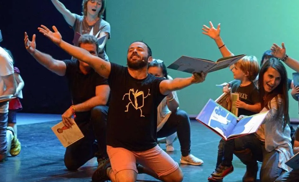Texto Alternativo: La agenda cultural de la semana está protagonizada por las obras Los farsantes y Un animal en mi almohada y el espectáculo de danza Bailar es cosa de libros