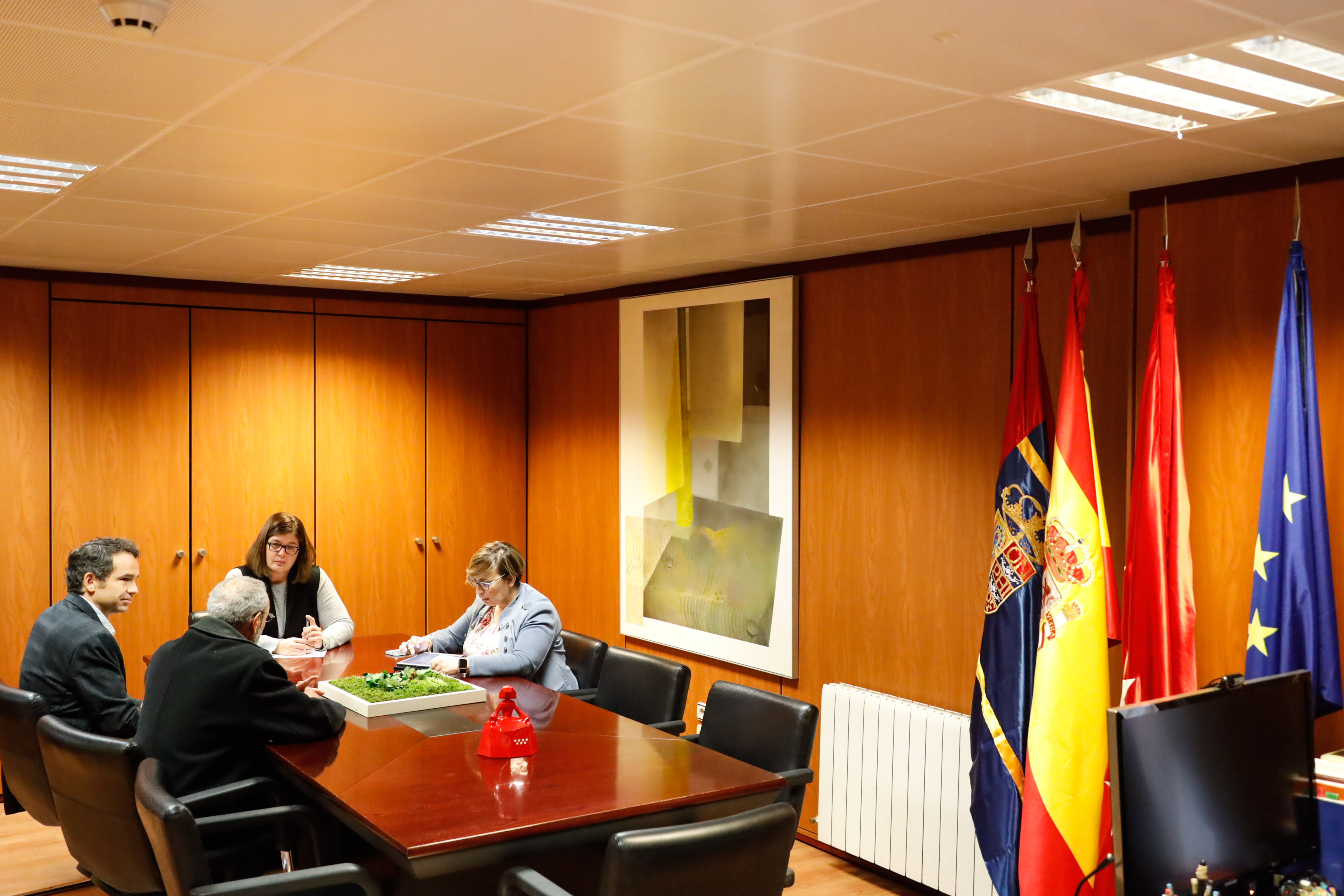 Texto Alternativo: La Alcaldesa se reúne con Cruz Roja Móstoles y reconoce la gran labor que está realizando a favor de la sociedad mostoleña
