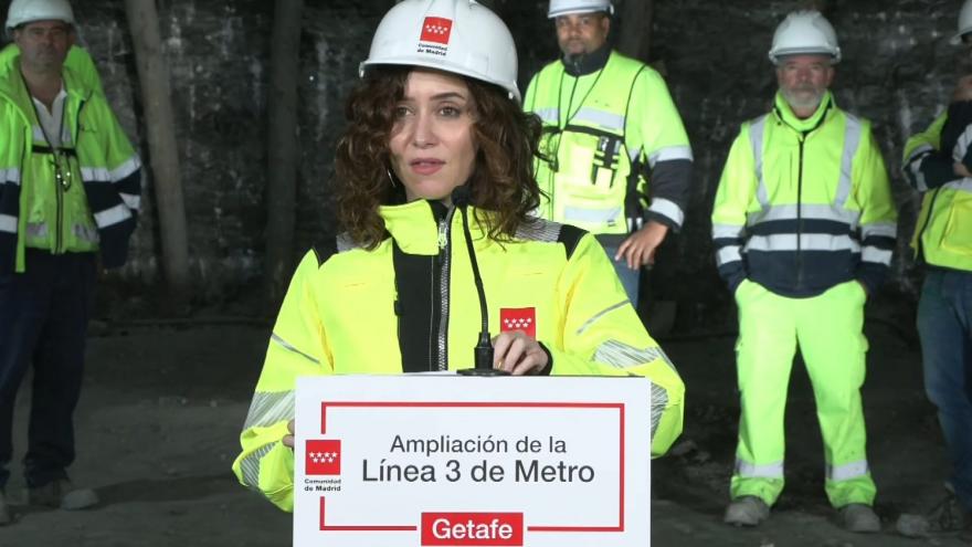 Texto Alternativo: Díaz Ayuso visita las obras de prolongación de la Línea 3 de Metro que permitirá llegar desde Getafe a la Puerta del Sol en media hora y sin transbordo