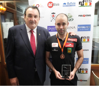 Texto Alternativo: Sergio Sánchez del C.B. Móstoles medalla de bronce en el Campeonato de España de billar artístico